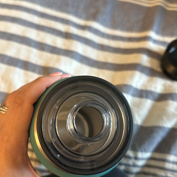 Yeti Large Water bottle - Picture 6 of 11